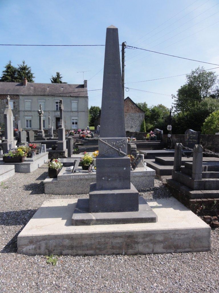 Lez-Fontaine (59740) monument aux morts