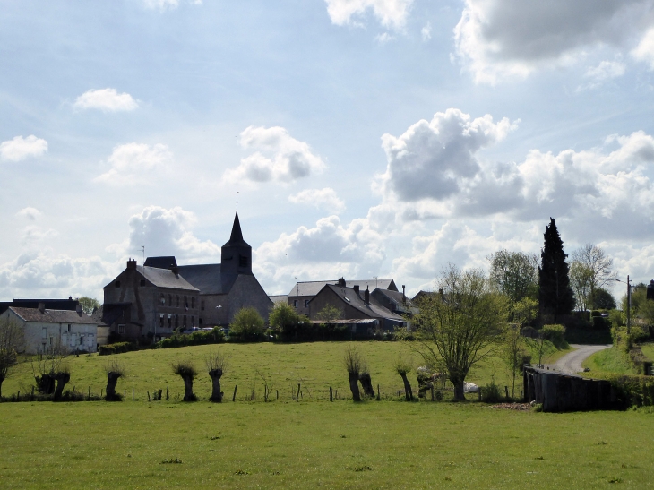 Le village vu de la voie verte - Lez-Fontaine