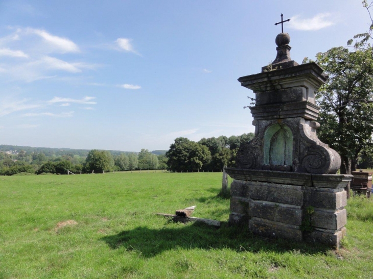 Liessies (59740) ses chapelles: chapelle à La Croix de Trélon