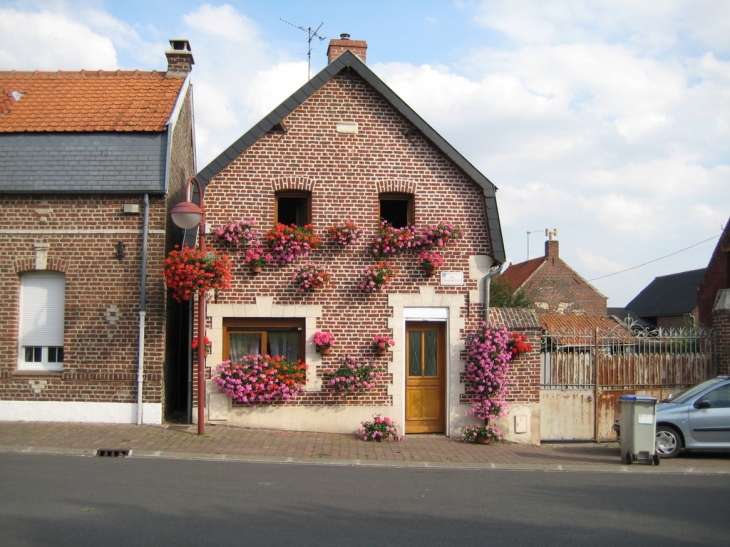 Maison fleurie - Lieu-Saint-Amand