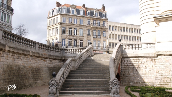 Escalier monumental des jardins de la Porte de Paris - Lille