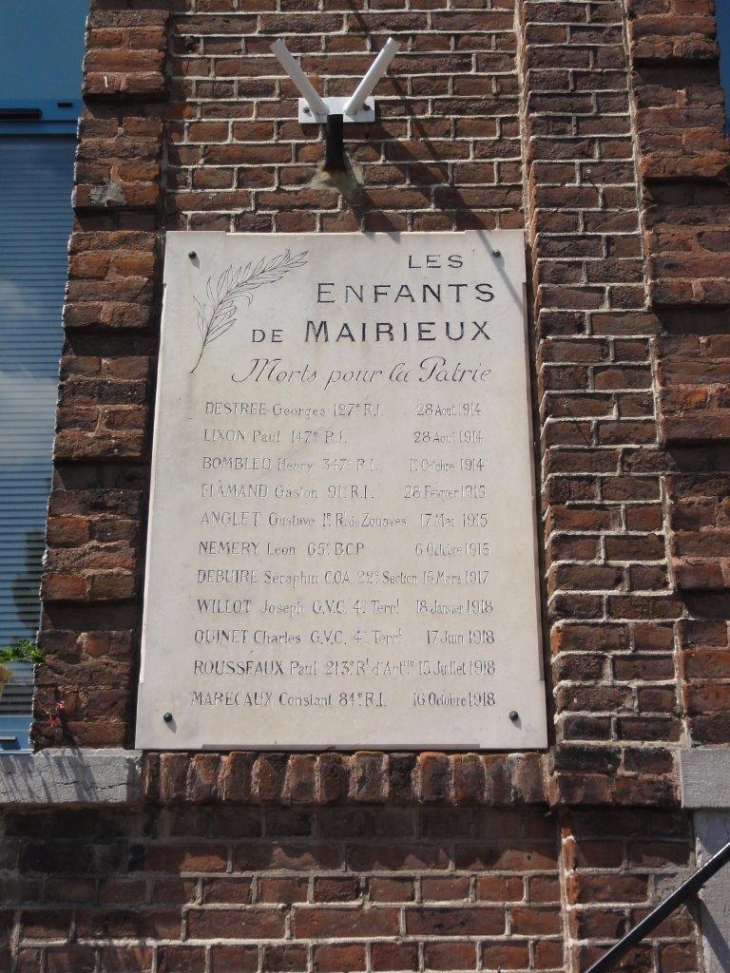 Mairieux (59600) plaquette sur l'ecole: monument 1914-1918