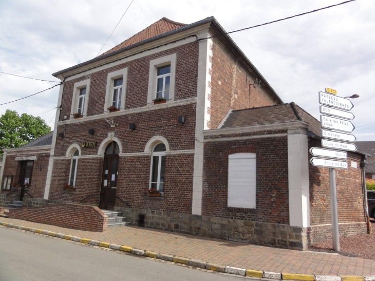 Maresches (59990) la mairie