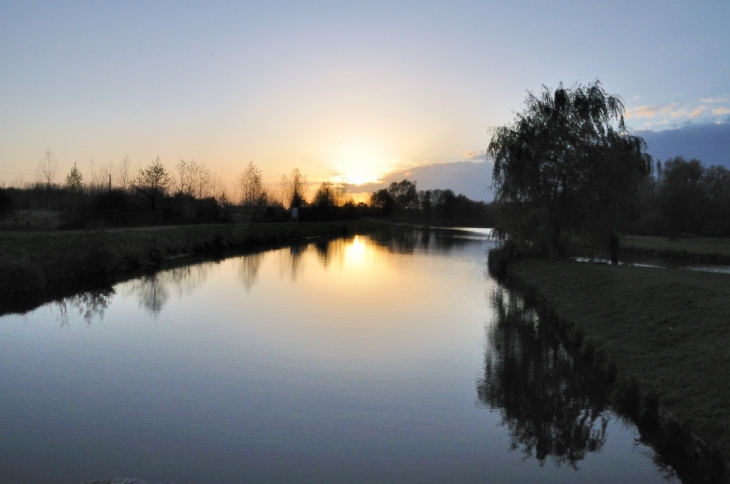 Couché de soleil sur la sambre proche maroilles