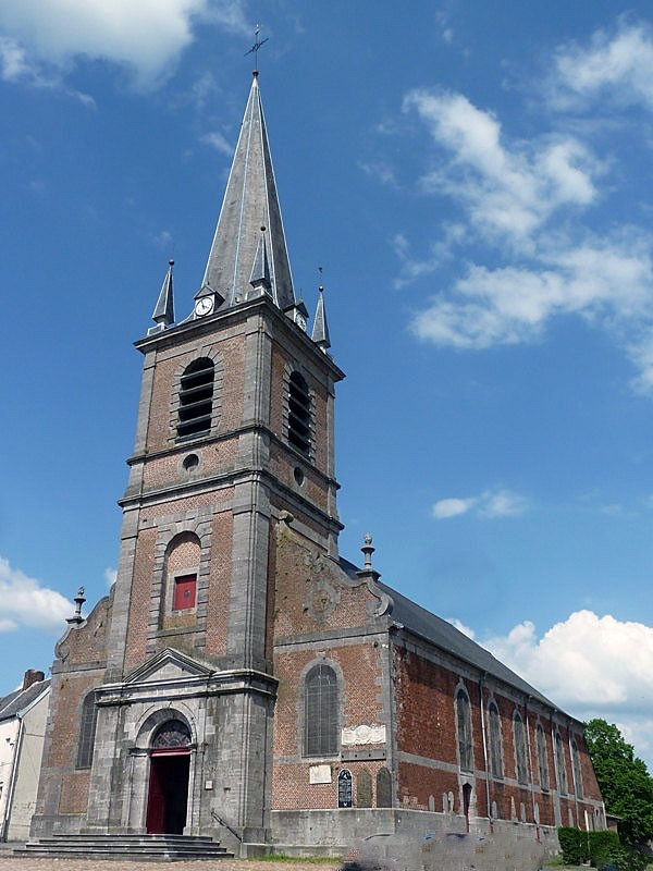 L'entrée de l'église - Maroilles