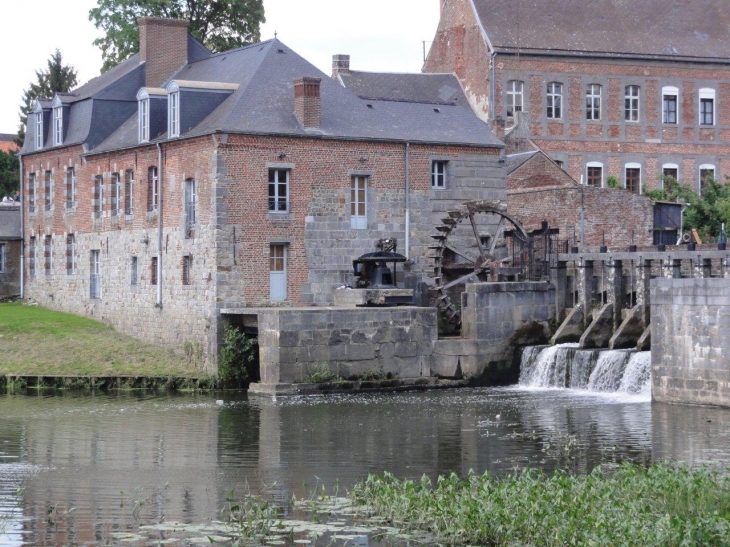 Maroilles (59550) moulin sur la Helpe Mineure