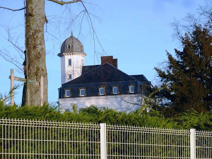 Vue sur le château Rombise (maison des tout petits) - Monceau-Saint-Waast