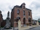 la mairie et le monument aux morts