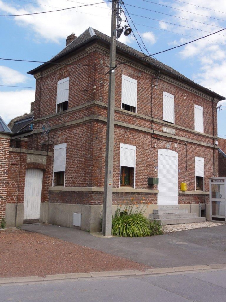 Montrécourt (59227) école, ancienne mairie