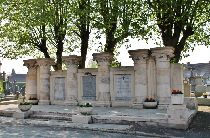 Monument aux Morts - Neuf-Berquin