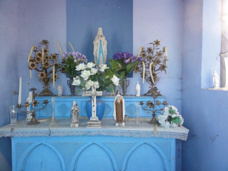 Neuf-Mesnil (59330) chapelle Marie, intérieur