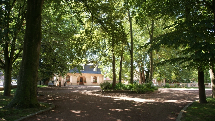 Parc Urbain de Nieppe et son Château du 17 Em Siècle