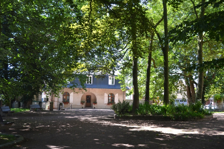 Parc Urbain de Nieppe et son Château du 17 Em Siècle