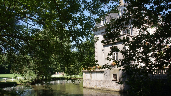 Parc Urbain de Nieppe et son Château du 17 Em Siècle