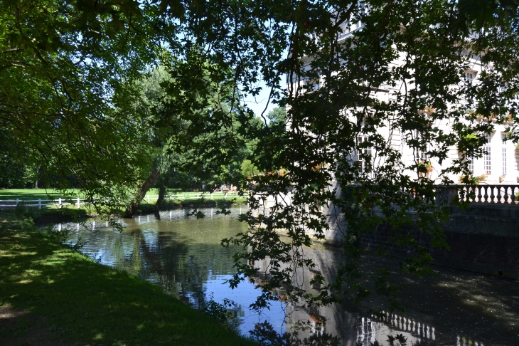 Parc Urbain de Nieppe et son Château du 17 Em Siècle