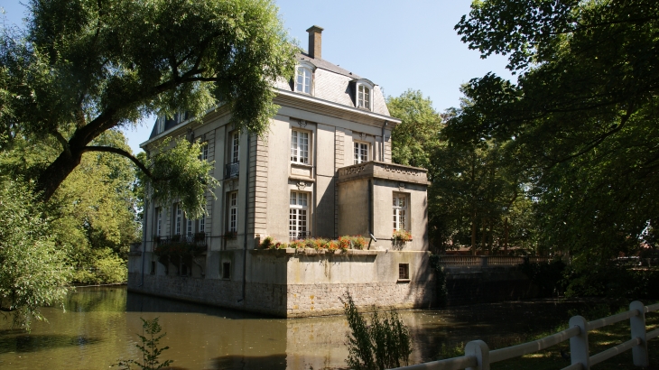 Parc Urbain de Nieppe et son Château du 17 Em Siècle