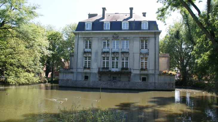 Parc Urbain de Nieppe et son Château du 17 Em Siècle