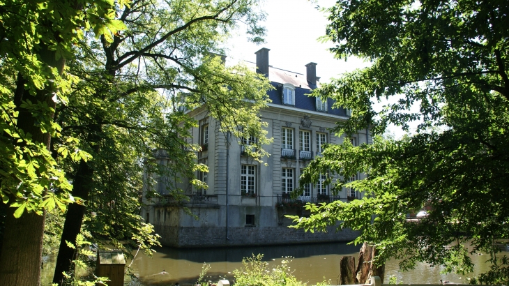 Parc Urbain de Nieppe et son Château du 17 Em Siècle