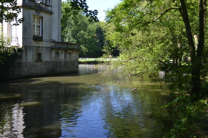 Parc Urbain de Nieppe et son Château du 17 Em Siècle