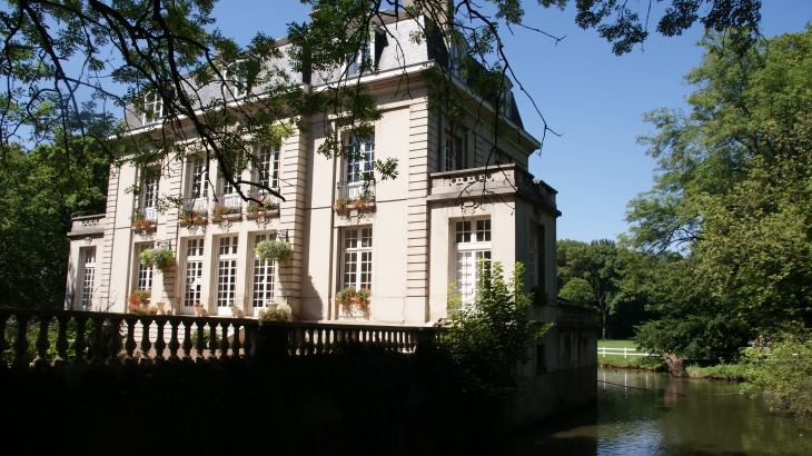 Parc Urbain de Nieppe et son Château du 17 Em Siècle