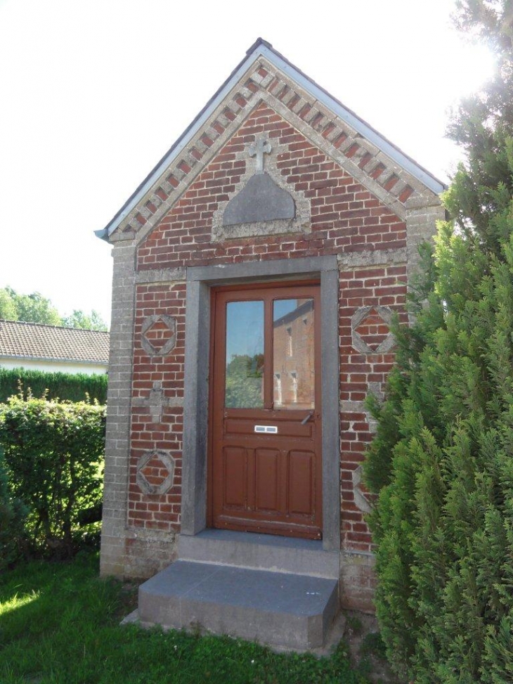 Obies (59570) chapelle à l'orée du bois, extérieur.