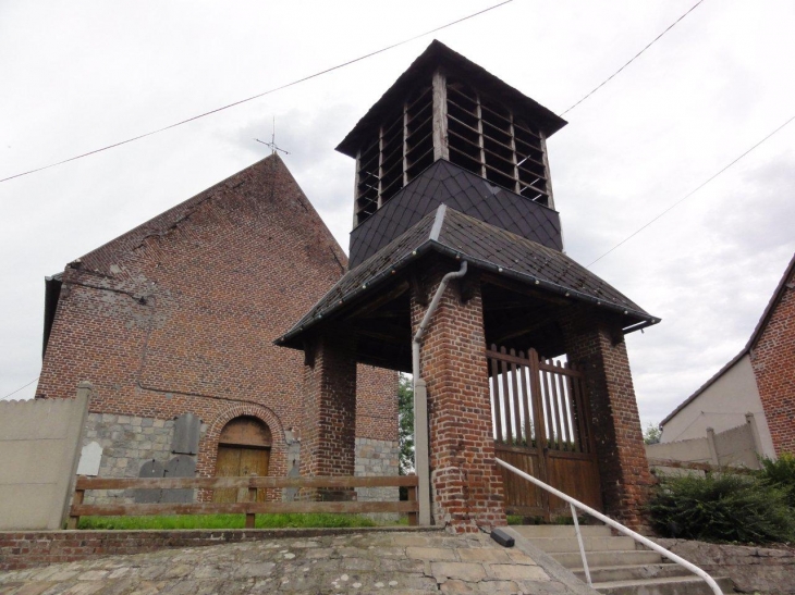 Orsinval (59530) église Saint Nicolas avec le clocher devant