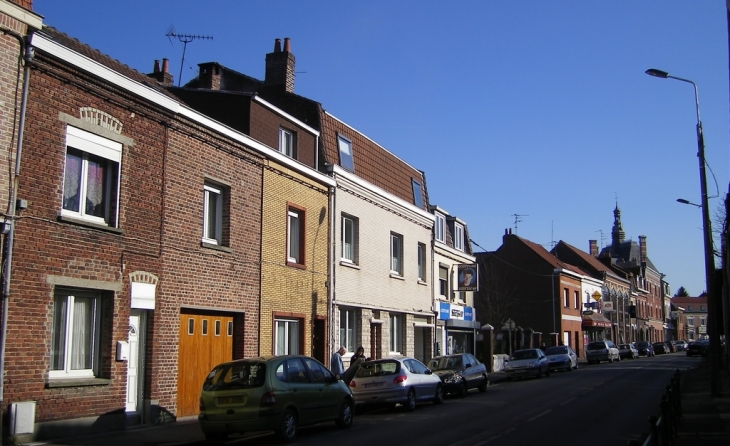 Pérenchies La rue de la Prévoté, entre l'école Pasteur et la Mairie