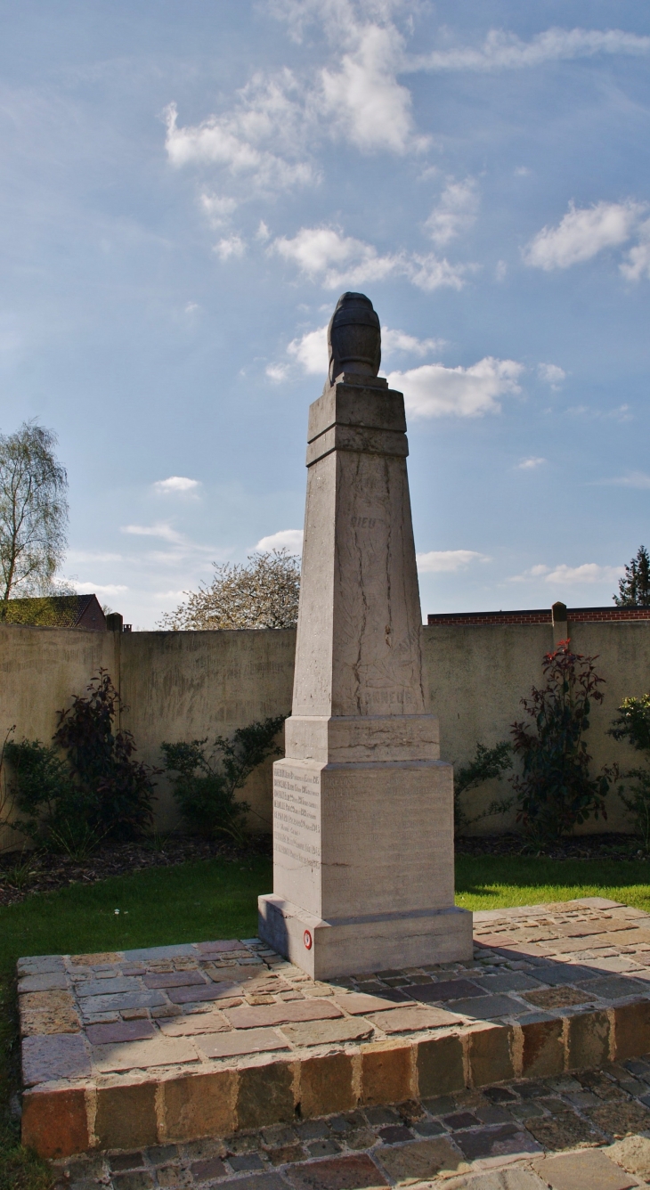 Monument aux Morts - Péronne-en-Mélantois