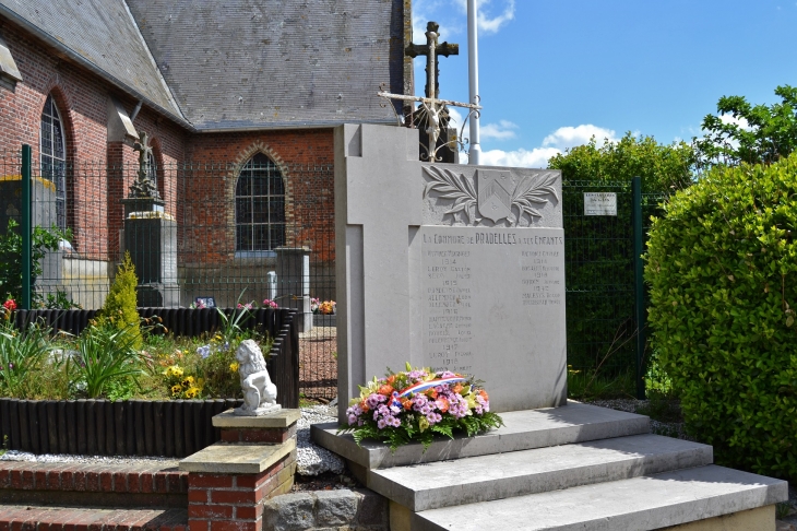 Le Village ( Monument aux Morts ) - Pradelles