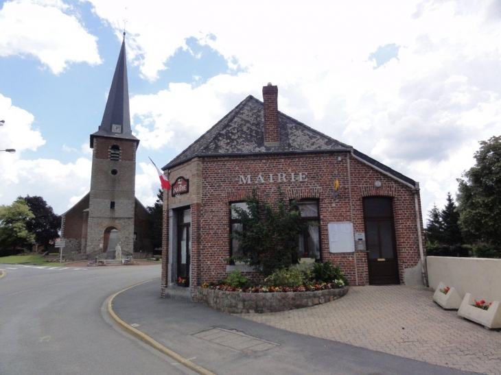 Preux-au-Bois (59288) la mairie, église Saint Martin