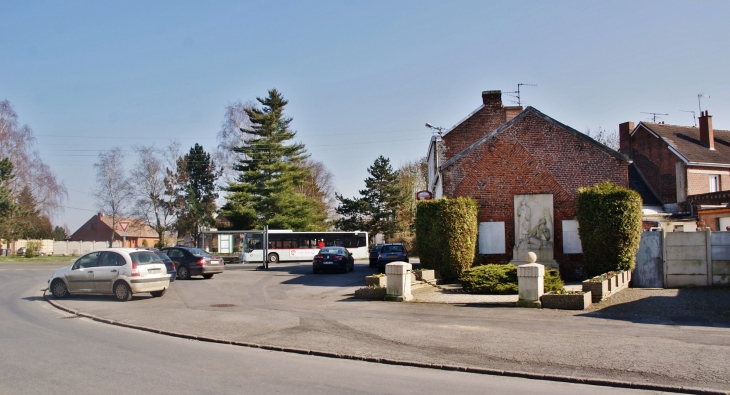 Monument aux Morts - Raismes