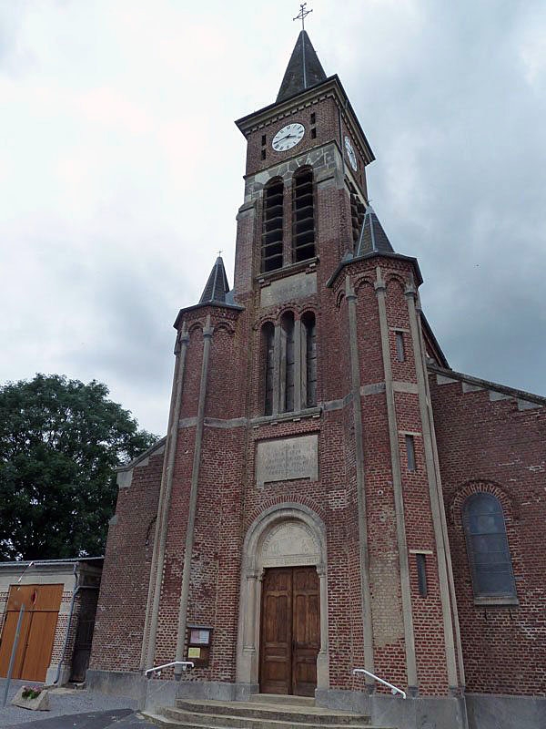 L'entrée de l'église - Rejet-de-Beaulieu