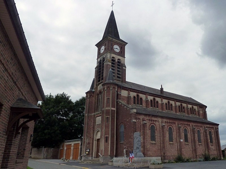 L'église et le monument aux morts - Rejet-de-Beaulieu