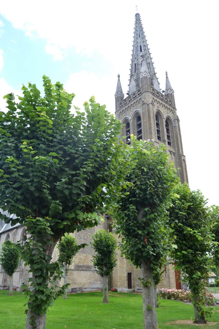  <église Saint-Omer son Clocher culmine a 66 métres - Rexpoëde