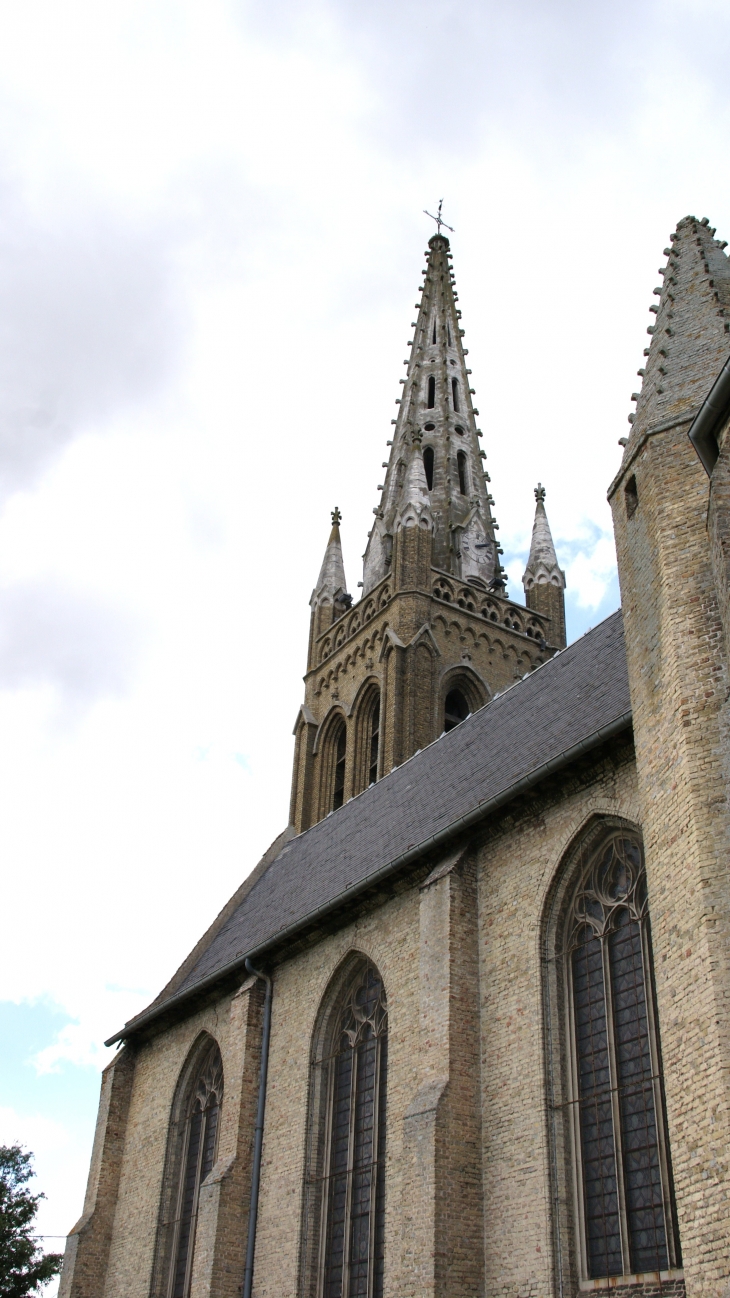  <église Saint-Omer son Clocher culmine a 66 métres - Rexpoëde