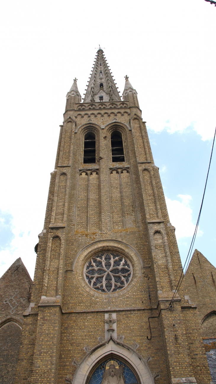  <église Saint-Omer son Clocher culmine a 66 métres - Rexpoëde