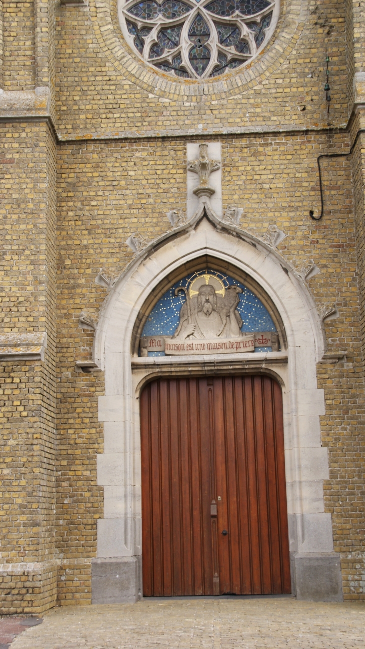  <église Saint-Omer son Clocher culmine a 66 métres - Rexpoëde