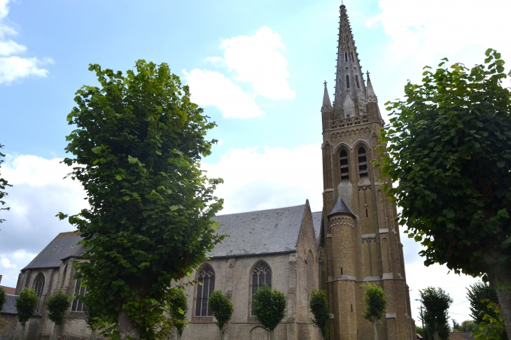  <église Saint-Omer son Clocher culmine a 66 métres - Rexpoëde