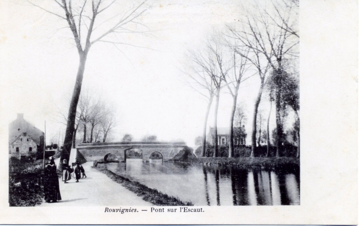 Pont sur l'Escaut, vers 1905 (carte postale ancienne). - Rouvignies