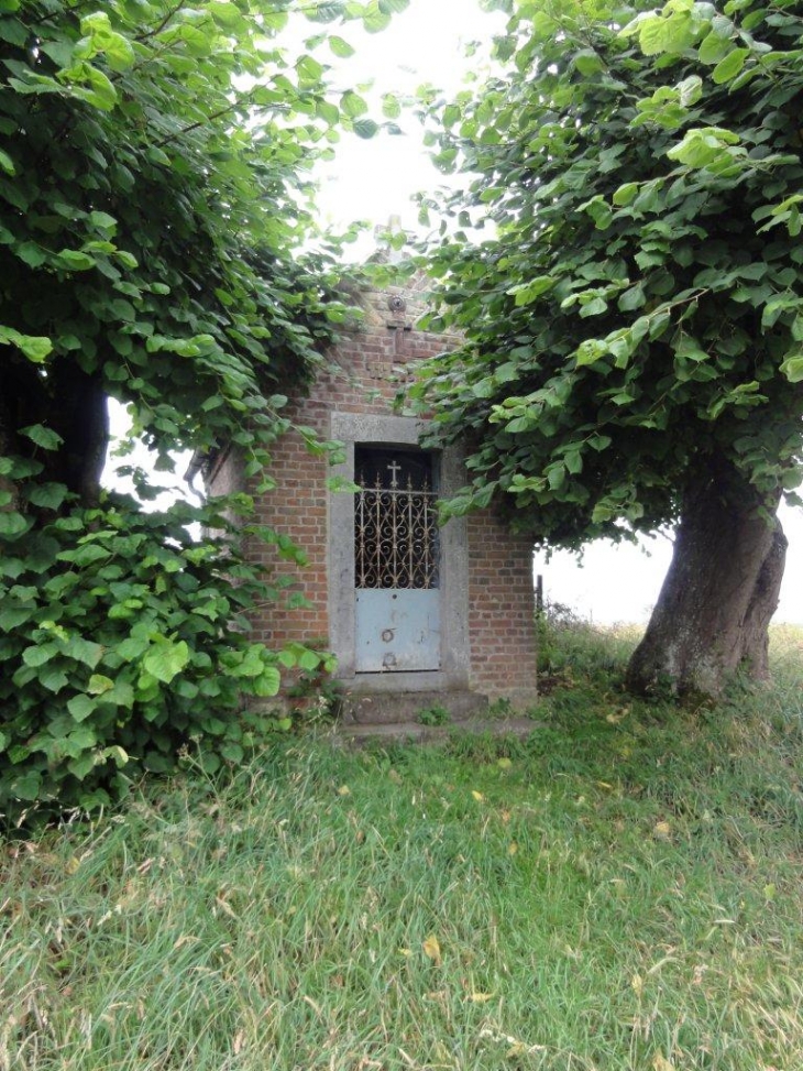 Ruesnes (59530) chapelle D 100, extérieur