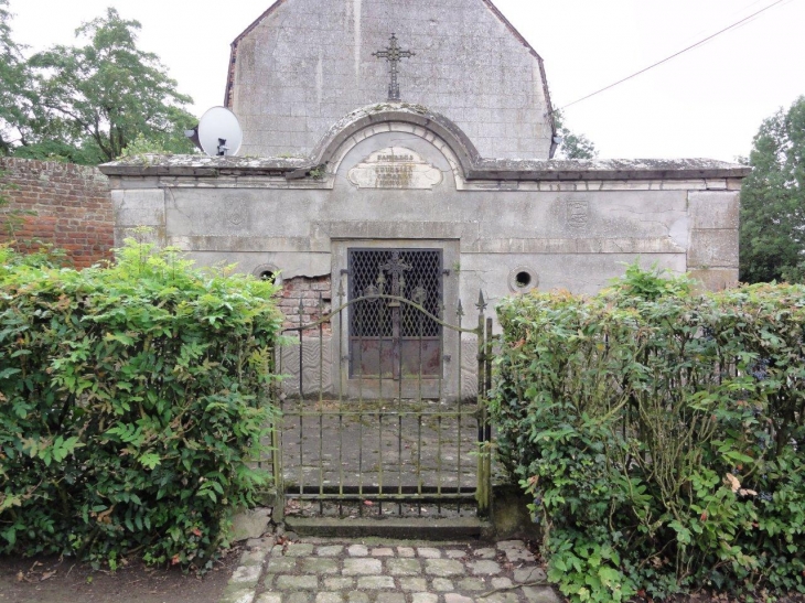 Ruesnes (59530) mausolée du château