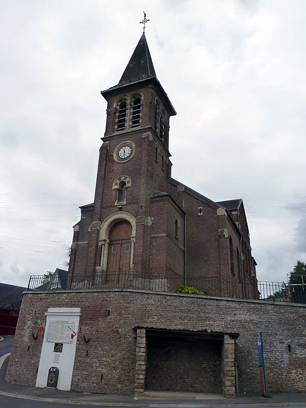 L'église et le monument aux morts - Saint-Benin