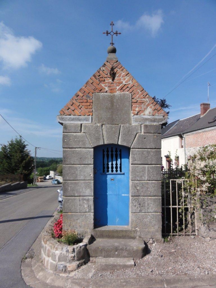 Saint-Hilaire-sur-Helpe, chapelle, rue principale