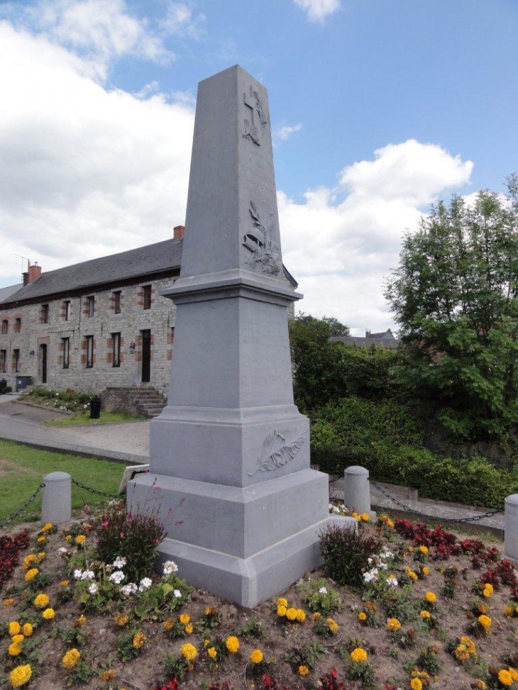 Saint-Remy-Chaussée (59620) monument aux morts