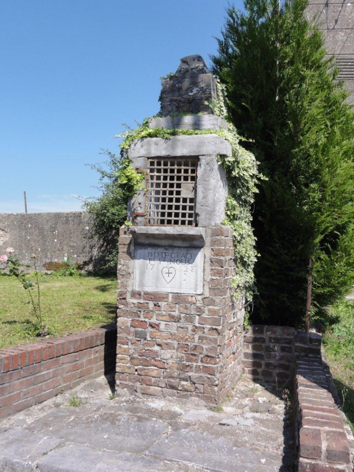 Sars-Poteries (Nord, Fr)  chapelle N.D.de Grâce 1728