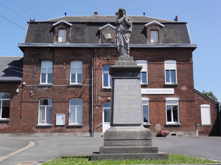 Sars-Poteries (59216) monument aux morts, école, médiathèque