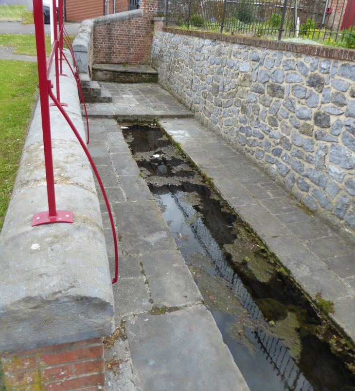 Le lavoir - Sars-Poteries