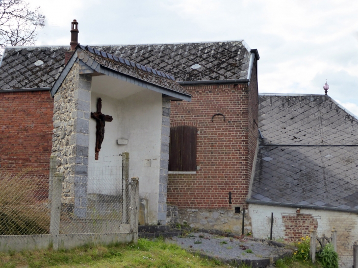 Le renouveau de la tradition locale des épis de faitage en verre - Sars-Poteries