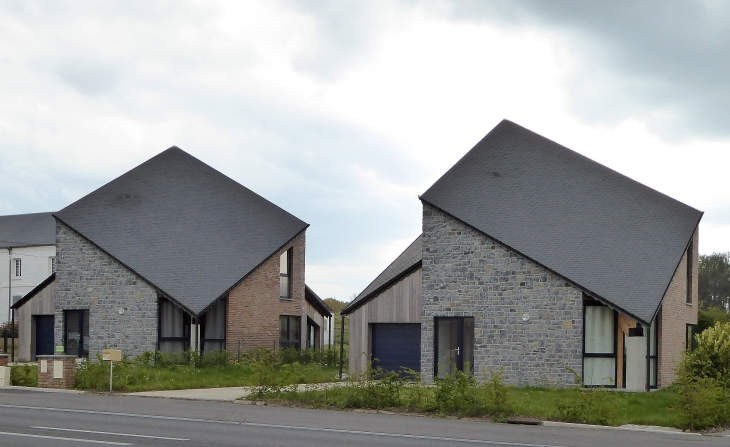 Maisons contemporaines en face du musée du verre - Sars-Poteries