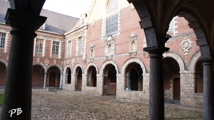 Le Cloitre de L'Hospice-Marguerite-de-Flandre - Seclin